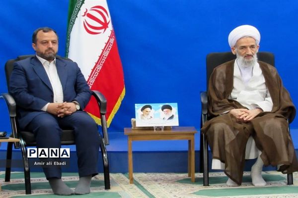 دیدار وزیر اقتصاد با نماینده ولی فقیه