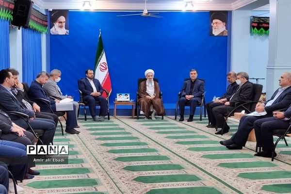 دیدار وزیر اقتصاد با نماینده ولی فقیه