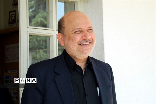 بازدید وزیر اقتصاد از شرکت نکاچوب میاندورود