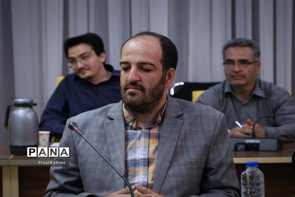 نشست هم‌اندیشی  مدیرکل آموزش و پرورش با اصحاب رسانه