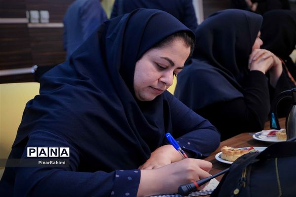 نشست هم‌اندیشی  مدیرکل آموزش و پرورش با اصحاب رسانه