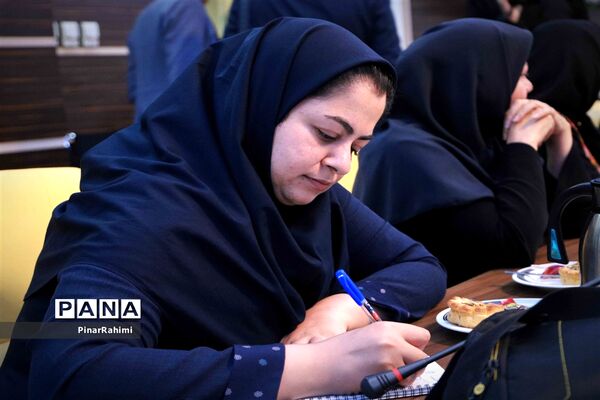 نشست هم‌اندیشی  مدیرکل آموزش و پرورش با اصحاب رسانه