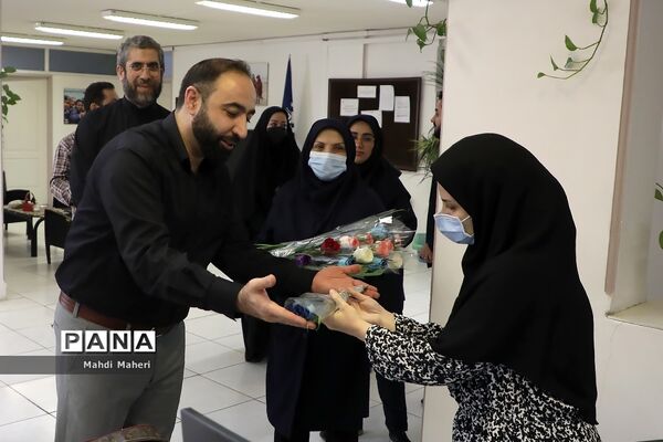 حضور قائم‌مقام و شورای معاونان سازمان دانش‌آموزی در خبرگزاری پانا برای قدردانی از تلاش خبرنگاران