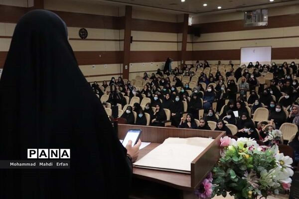 آیین تجلیل از برگزیدگان مسابقات فرهنگی هنری در آباده