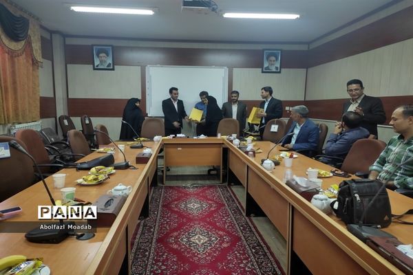 تقدیر از مربیان پایگاه اوقات فراغت شهرستان خلیل‌آباد