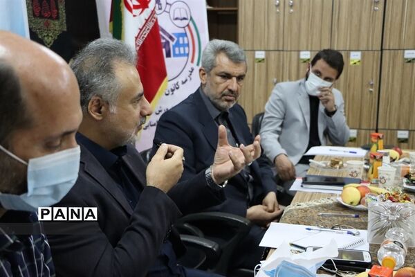 میزگرد تخصصی اثر بخشی همکاری انجمن‌های اولیا و مربیان مدارس در تربیت فرزندان
