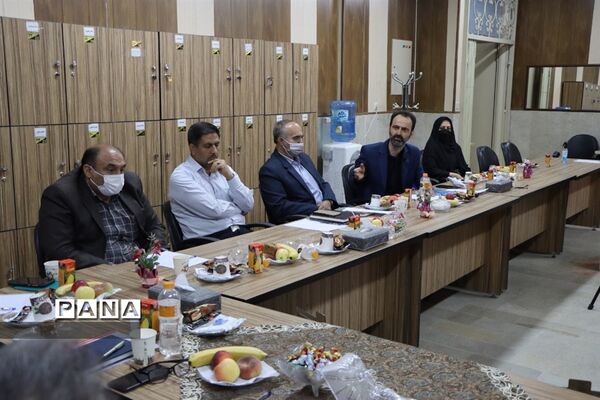 میزگرد تخصصی اثر بخشی همکاری انجمن‌های اولیا و مربیان مدارس در تربیت فرزندان