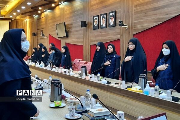تجلیل مدیرکل آموزش و پرورش شهرستان‌های استان تهران از خبرنگاران فعال پانا