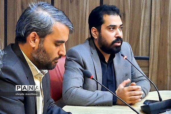 تجلیل مدیرکل آموزش و پرورش شهرستان‌های استان تهران از خبرنگاران فعال پانا