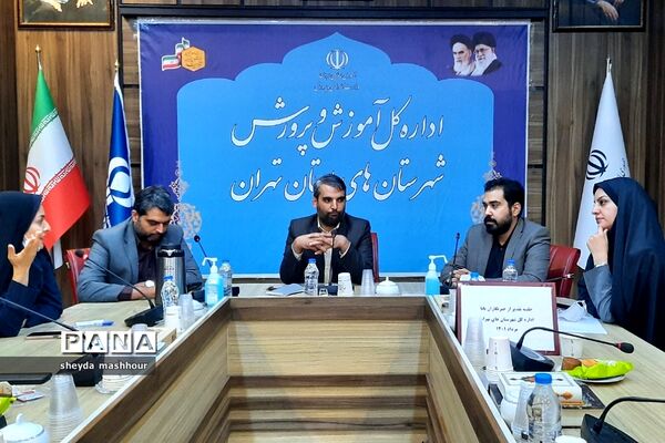 تجلیل مدیرکل آموزش و پرورش شهرستان‌های استان تهران از خبرنگاران فعال پانا