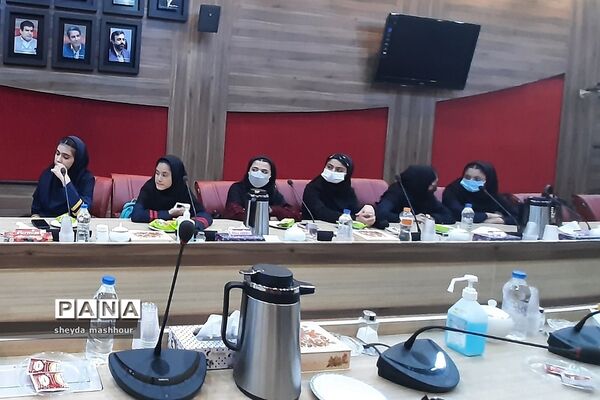 تجلیل مدیرکل آموزش و پرورش شهرستان‌های استان تهران از خبرنگاران فعال پانا