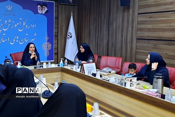 تجلیل مدیرکل آموزش و پرورش شهرستان‌های استان تهران از خبرنگاران فعال پانا