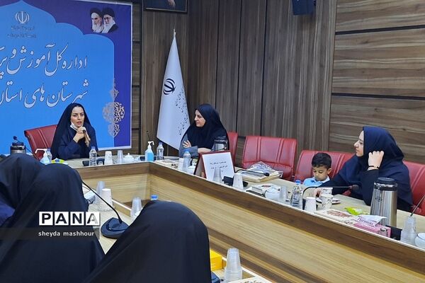 تجلیل مدیرکل آموزش و پرورش شهرستان‌های استان تهران از خبرنگاران فعال پانا