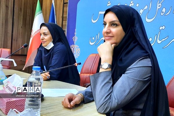 تجلیل مدیرکل آموزش و پرورش شهرستان‌های استان تهران از خبرنگاران فعال پانا
