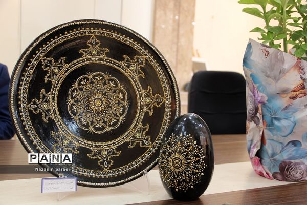 نمایشگاه «پرتره تنها» در گالری هنری اسلامشهر