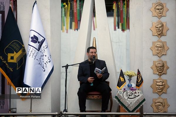 ‌مراسم دعای ندبه در جوار مزار شهدای گمنام دانش‌آموز در اردوگاه شهید باهنر