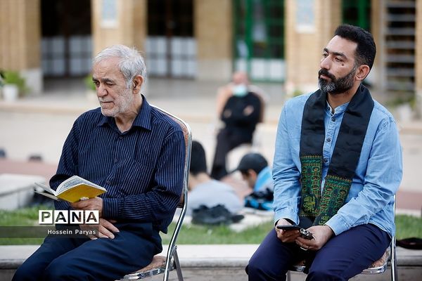 ‌مراسم دعای ندبه در جوار مزار شهدای گمنام دانش‌آموز در اردوگاه شهید باهنر