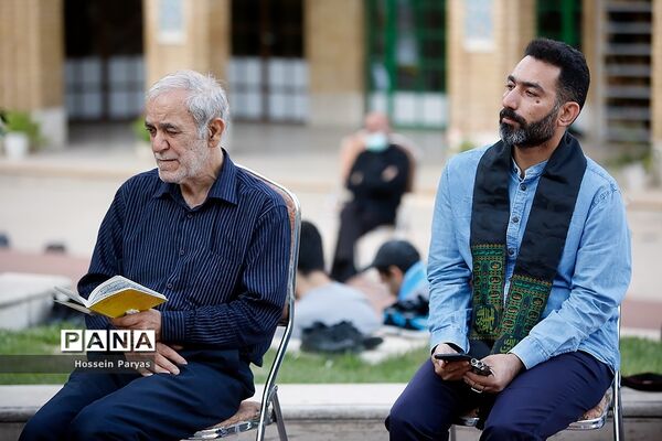 ‌مراسم دعای ندبه در جوار مزار شهدای گمنام دانش‌آموز در اردوگاه شهید باهنر