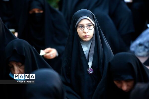 ‌مراسم دعای ندبه در جوار مزار شهدای گمنام دانش‌آموز در اردوگاه شهید باهنر