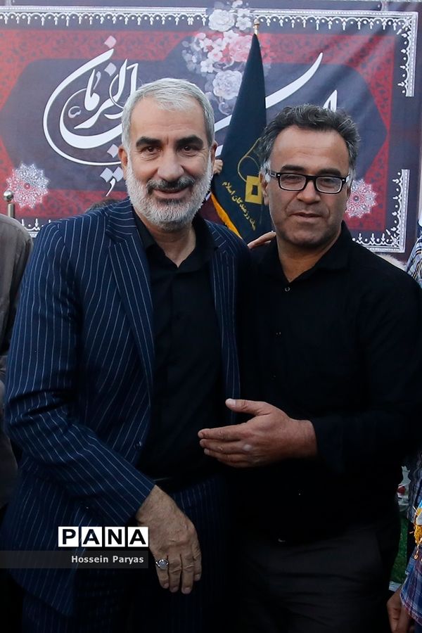 ‌مراسم دعای ندبه در جوار مزار شهدای گمنام دانش‌آموز در اردوگاه شهید باهنر