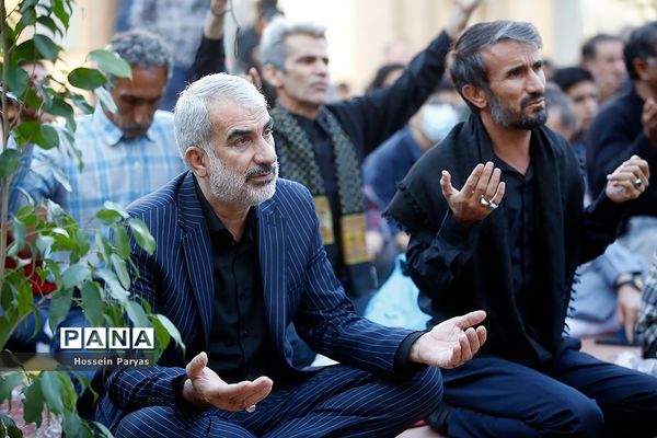 ‌مراسم دعای ندبه در جوار مزار شهدای گمنام دانش‌آموز در اردوگاه شهید باهنر