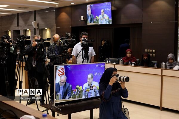 نشست‌ خبری رئیس دانشگاه تهران