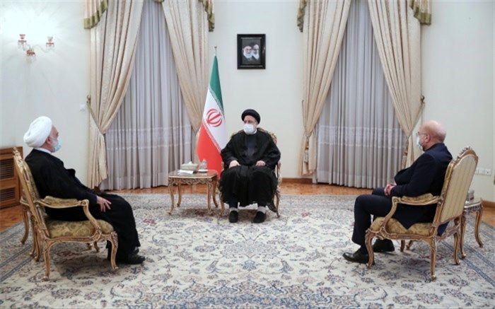 تاکید سران قوا بر تعامل حداکثری برای تثبیت و تسریع روند بازسازی و ارتقای اقتصاد ملی