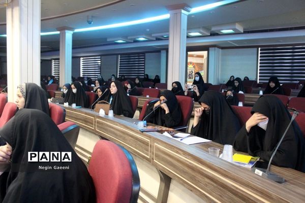 کارگاه آموزش خبرنگاری پانا ویژه دختران دانش‌آموز در قم