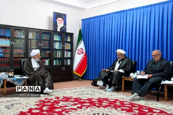 نشست مجمع اندیشه‌ورز قرارگاه دانش‌بنیان کشاورزی با نماینده ولی فقیه