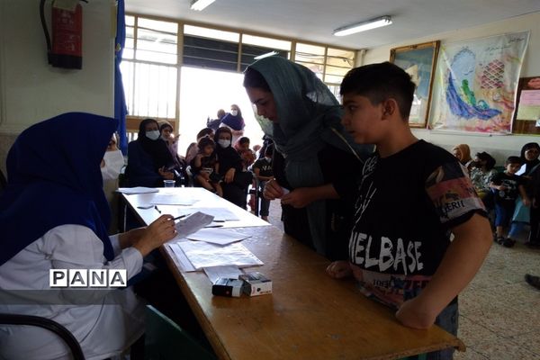 برگزاری اردوی جهادی معاینات پزشکی شهرستان قرچک در دبستان شاهد خاتم الانبیا