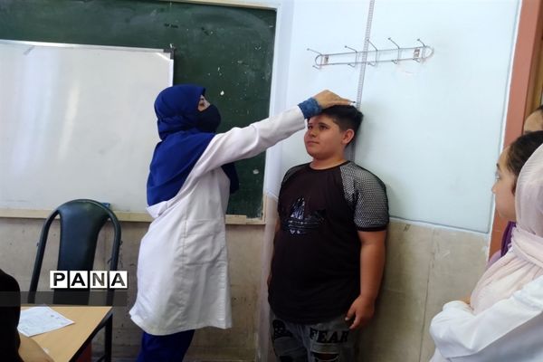 برگزاری اردوی جهادی معاینات پزشکی شهرستان قرچک در دبستان شاهد خاتم الانبیا