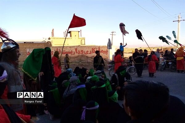 کاروان نمادین اسرای کربلا در روستای باقرآباد قم