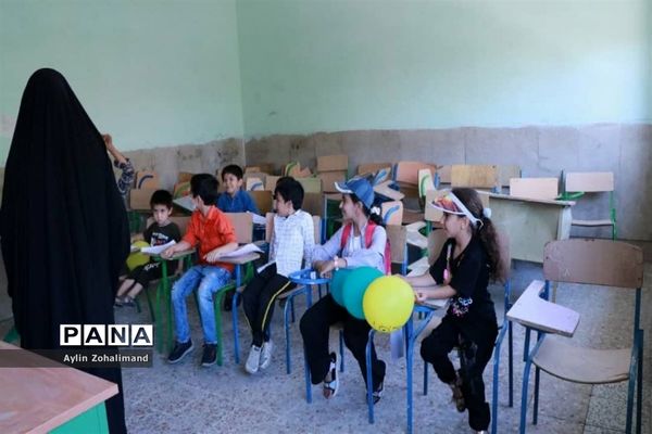 برگزاری اردوی جهادی پزشکی دبیرستان شهید‌بهایی در شهرستان رباط‌کریم