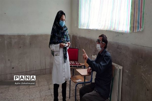 برگزاری اردوی جهادی پزشکی دبیرستان شهید‌بهایی در شهرستان رباط‌کریم