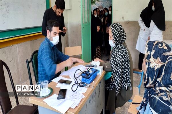 برگزاری اردوی جهادی پزشکی دبیرستان شهید‌بهایی در شهرستان رباط‌کریم