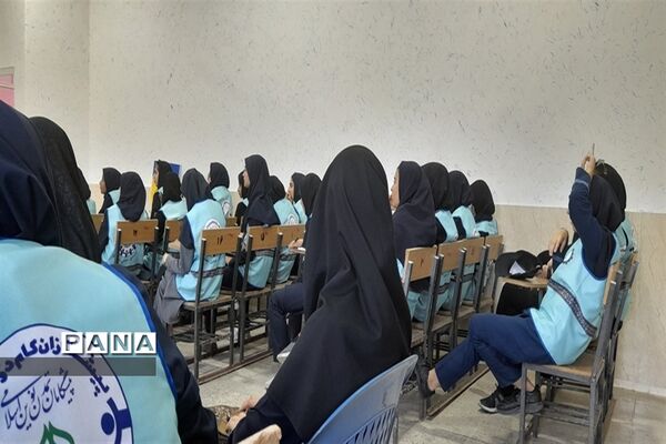 کلاس امداد و نجات با حضور اعضائ سازمان دانش‌آموزی در اردوی قطبی
