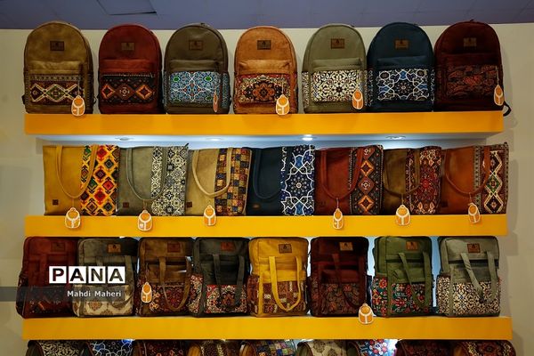 افتتاحیه هشتمین جشنواره و نمایشگاه ایران نوشت