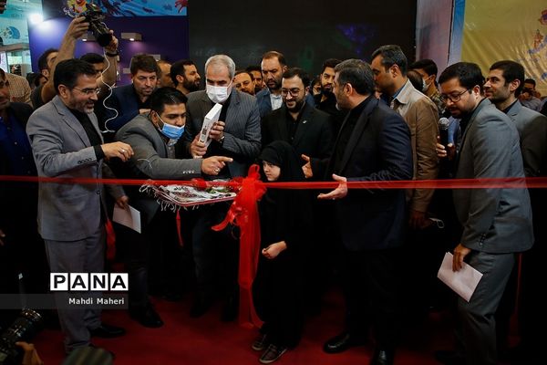 افتتاحیه هشتمین جشنواره و نمایشگاه ایران نوشت
