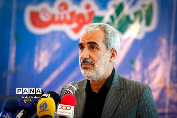افتتاحیه هشتمین جشنواره و نمایشگاه ایران نوشت