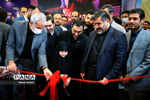 افتتاحیه هشتمین جشنواره و نمایشگاه ایران نوشت