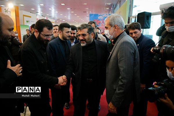 افتتاحیه هشتمین جشنواره و نمایشگاه ایران نوشت