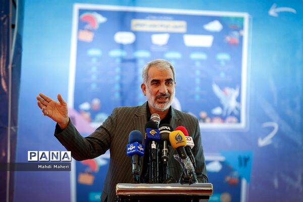 افتتاحیه هشتمین جشنواره و نمایشگاه ایران نوشت
