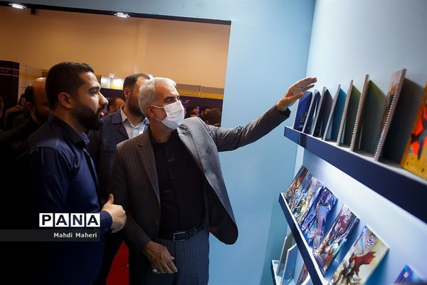 افتتاحیه هشتمین جشنواره و نمایشگاه ایران نوشت