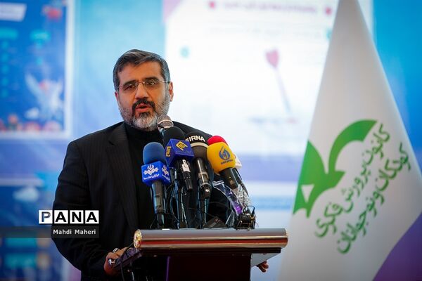 افتتاحیه هشتمین جشنواره و نمایشگاه ایران نوشت