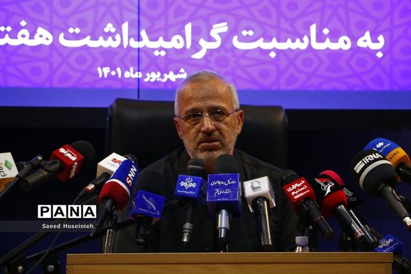نشست رسانه‌ای استاندار قم به‌مناسبت هفته دولت