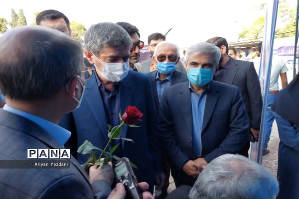 افتتاح نمایشگاه دستاوردهای دولت در استانداری فارس