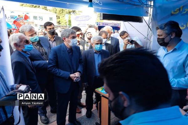 افتتاح نمایشگاه دستاوردهای دولت در استانداری فارس