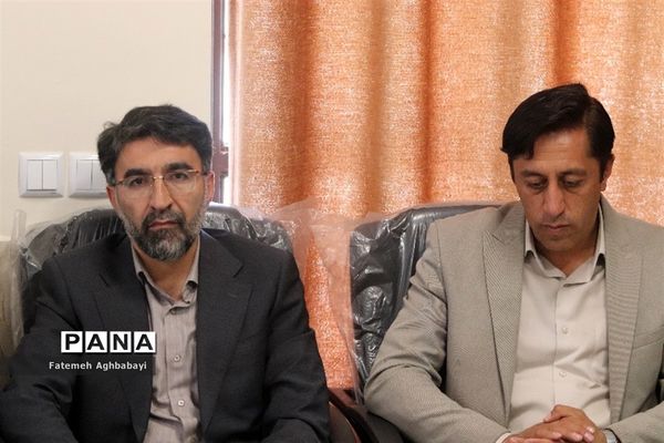 جلسه مدیرکل آموزش و پرورش چهارمحال و بختیاری با ناظران مسابقات دو و میدانی و شطرنج دانش‌آموزان دختر سراسر کشور