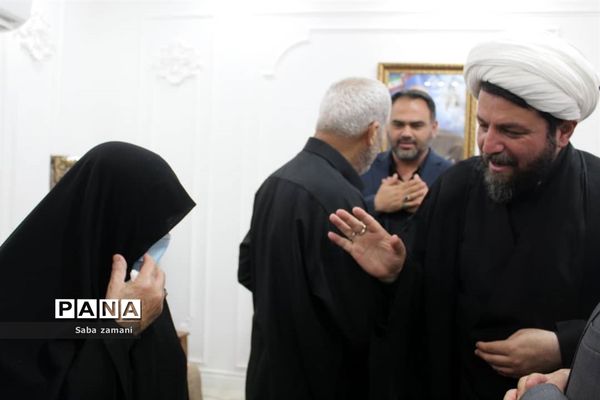 دیدار فرماندار و امام جمعه سرخ رود با خانواده شهید بهرام طهماسبی