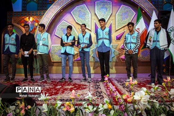 محفل انس با قرآن در شب اردوی قطبی در اصفهان
